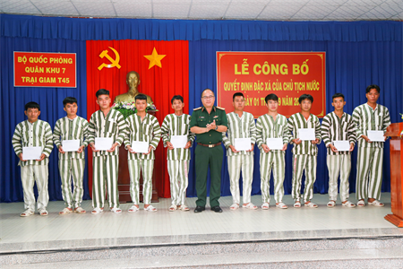 Trại giam T45 Quân khu 7 công bố quyết định đặc xá năm 2022