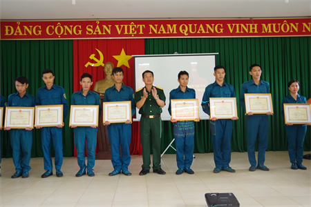 Tỉnh Bình Phước bế giảng huấn luyện Đại đội dân quân thường trực đợt 2/2022