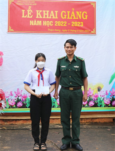 Bộ đội Biên phòng tỉnh Bình Phước “nâng bước em đến trường”