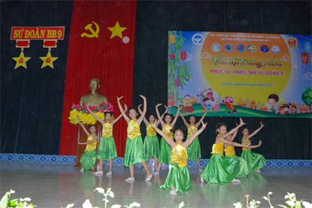 Sư đoàn 9 tổ chức vui Tết Trung thu cho thiếu nhi