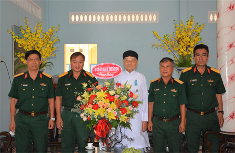 Bộ CHQS tỉnh Tây Ninh chúc mừng Hội thánh Cao đài Tây Ninh nhân dịp Đại lễ Hội yến Diêu trì cung