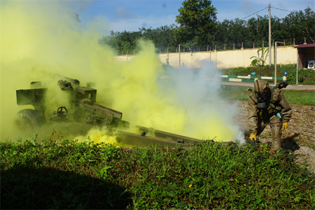 Bộ đội Hóa học khổ luyện