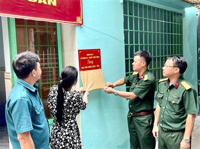 Lữ đoàn 25 trao “Nhà tình nghĩa quân – dân”