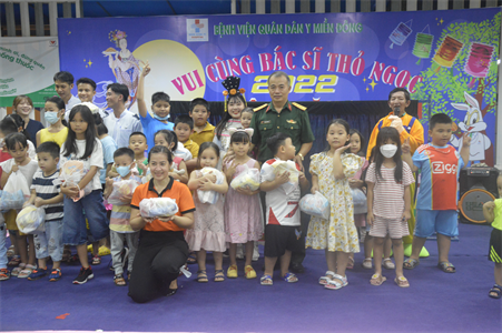 Bệnh viện Quân dân y miền Đông: “Đêm hội trăng rằm 2022” cho bệnh nhi và con em cán bộ nhân viên