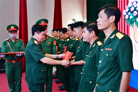 123 cán bộ tốt nghiệp hoàn chỉnh chương trình cao cấp lý luận chính trị khóa 11