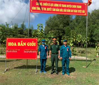 Ban CHQS huyện Chơn Thành kiểm tra bắn đạn thật cho dân quân tự vệ