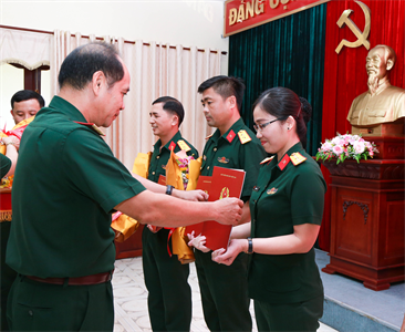 Cục Chính trị Quân khu 7 trao quyết định điều động, bổ nhiệm cán bộ