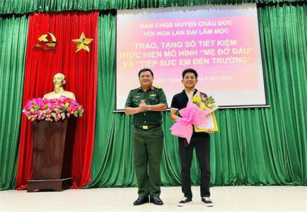 Ban CHQS huyện Châu Đức thực hiện mô hình “Mẹ đỡ đầu” và “Tiếp sức em đến trường”
