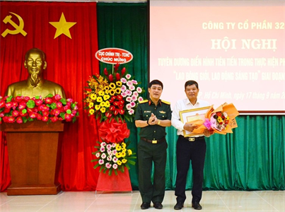 Công ty Cổ phần 32 tuyên dương điển hình lao động tiên tiến