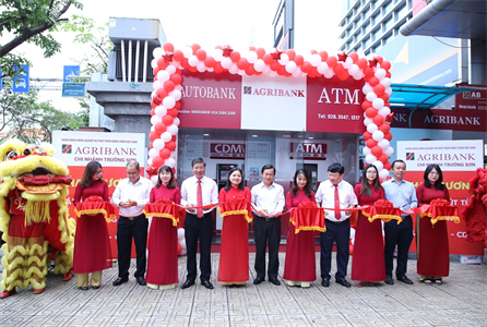 Agribank khai trương máy gửi, rút tiền tự động