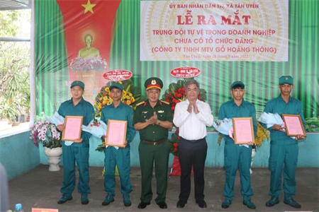 Thị xã Tân Uyên, tỉnh Bình Dương thành lập Trung đội tự vệ Công ty TNHH Hoàng Thông