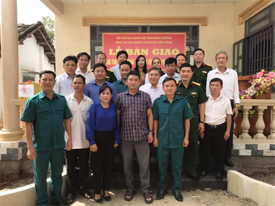 Ban CHQS huyện Dầu Tiếng bàn giao nhà tình nghĩa quân - dân