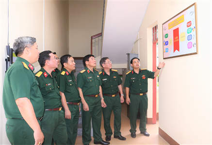 Cụm thi đua 3 Cục Chính trị Quân khu tổ chức tham quan mô hình tiên tiến