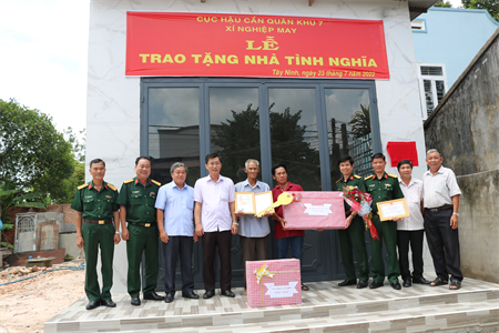 Nghĩa tình của người lính thợ