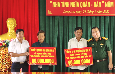 Bộ CHQS tỉnh Long An hỗ trợ kinh phí xây dựng “Nhà tình nghĩa quân - dân”