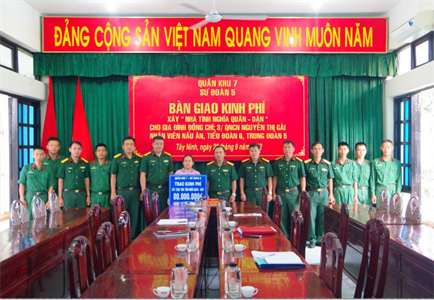 Sư đoàn 5 bàn giao kinh phí hỗ trợ xây dựng nhà tình nghĩa quân dân