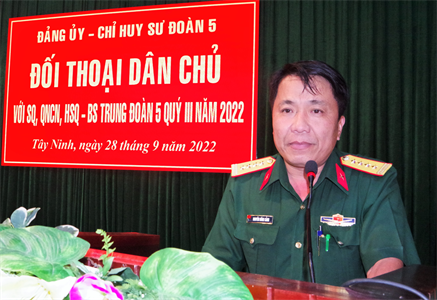 Sư đoàn 5 đối thoại dân chủ với cán bộ, chiến sĩ Trung đoàn 5