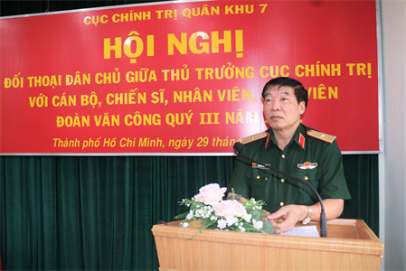 Thủ trưởng Cục Chính trị đối thoại dân chủ với cán bộ, chiến sĩ, nhân viên, diễn viên Đoàn Văn công