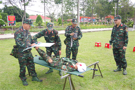 Kiểm tra toàn diện Tiểu đoàn 24 Quân y, Sư đoàn 5