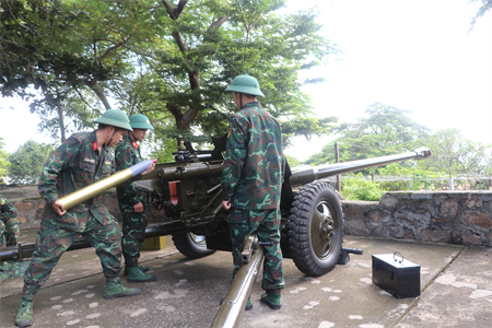 Thi đua huấn luyện giỏi ở Đại đội Pháo binh 36