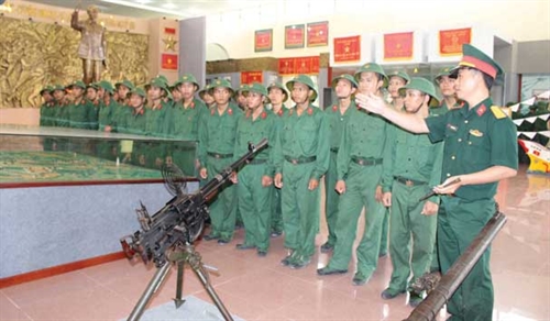 Trung đoàn 4, Sư đoàn 5 chú trọng giáo dục truyền thống cho chiến sĩ mới