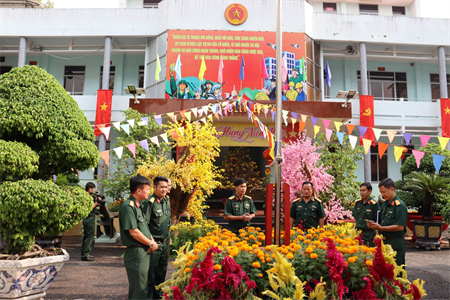 Doanh trại đẹp, cán bộ, chiến sĩ gắn bó với đơn vị