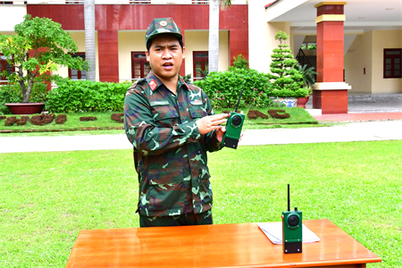 Lữ đoàn Thông tin 23: Sáng kiến thành công Bộ đàm đa năng mới