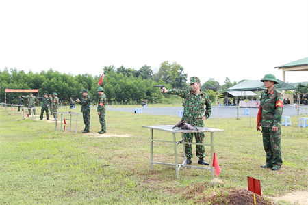 Cục Chính trị Quân khu 7 kiểm tra bắn đạn thật súng K54