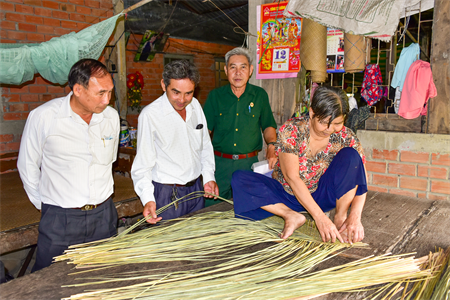 Cựu chiến binh huyện Tân Thạnh, tỉnh Long An giúp nhau thoát nghèo