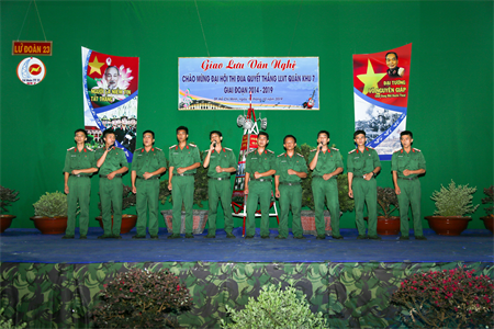 Bồi dưỡng “kỹ năng mềm” cho bộ đội