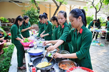 90 nữ quân nhân Trường Quân sự QK7 - Hội thi nấu ăn dịp kỷ niệm ngày 8/3