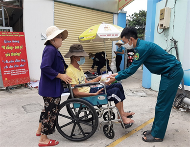 Dân quân phường 6, quận Tân Bình tham gia “Tuần lễ vì Nhân dân phục vụ”