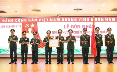 Bệnh viện Quân y 175 đón nhận Huân chương Chiến công hạng Nhất