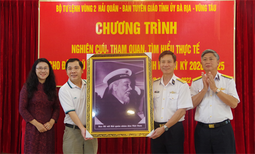 Báo cáo viên tỉnh Bà Rịa - Vũng Tàu tham quan thực tế tại Vùng 2 Hải quân