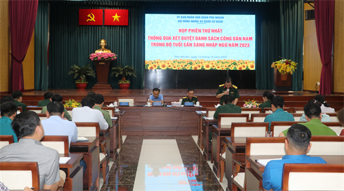 Hội đồng Nghĩa vụ quân sự quận Phú Nhuận (TPHCM) xét duyệt danh sách công dân trong độ tuổi sẵn sàng nhập ngũ năm 2023