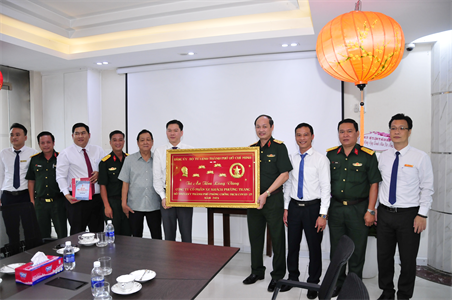 Bộ Tư lệnh TPHCM thăm doanh nghiệp hỗ trợ thành phố phòng, chống dịch Covid-19