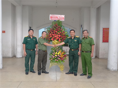 Ban Chỉ huy Quân sự huyện Hóc Môn chúc mừng ngày truyền thống Công an Nhân dân