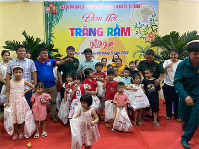 Đảng ủy - Ban Chỉ huy Quân sự huyện Hóc Môn tổ chức đêm hội trăng rằm cho các cháu thiếu nhi
