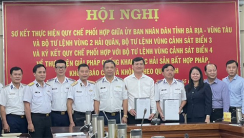 Vùng 2 Hải quân phối hợp chống khai thác hải sản bất hợp pháp