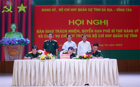 Bàn giao chức vụ chỉ huy trưởng Bộ chỉ huy quân sự tỉnh Bà Rịa – Vũng Tàu