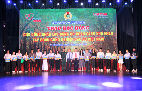 Tuyên dương 600 học sinh, sinh viên học giỏi, vượt khó