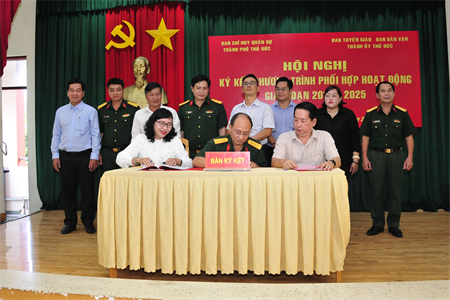 Ban CHQS thành phố Thủ Đức ký kết phối hợp các ban Đảng Thành ủy Thủ Đức