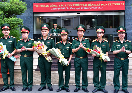 Bệnh viện Quân y 175 tiễn đoàn cán bộ y, bác sĩ công tác luân phiên tại Bệnh xá đảo Trường Sa Lớn