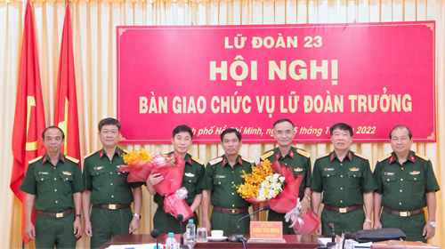 Bàn giao chức vụ Lữ đoàn trưởng Lữ đoàn 23