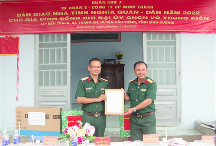 Trung đoàn 5, Sư đoàn 5 bàn giao "Nhà tình nghĩa quân - dân" tại tỉnh Bình Dương