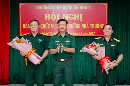 Bàn giao chức vụ Hiệu trưởng Trường Quân sự Quân khu 7
