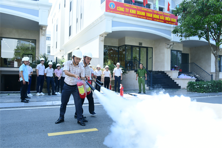 Công ty kinh doanh than Đông Bắc miền Nam tập huấn phòng cháy chữa cháy