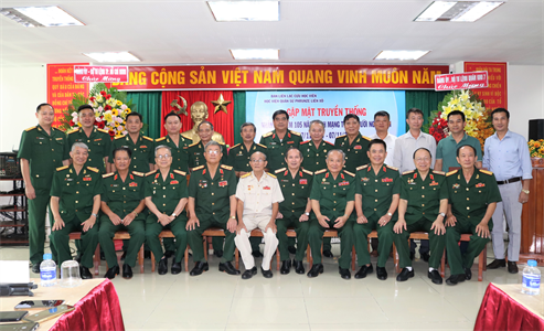 Ban liên lạc cựu học viên Học viện Quân sự Phruzne Liên Xô gặp mặt kỷ niệm Cách mạng Tháng Mười Nga