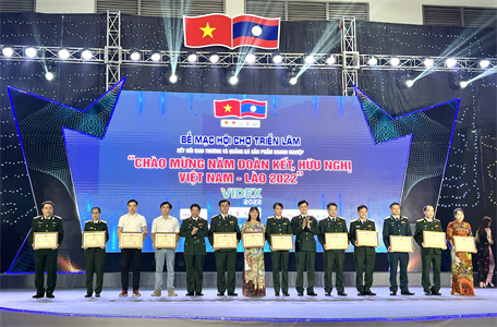 Gần 10 nghìn lượt khách tới tham quan, mua sắm và kết nối giao thương tại Hội chợ triển lãm “Chào mừng năm đoàn kết hữu nghị Việt Nam-Lào 2022”