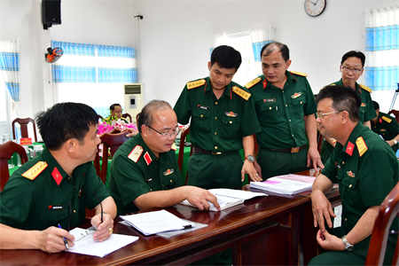 Bộ Tư lệnh Quân khu 7 kiểm tra Ban CHQS thị xã Phú Mỹ